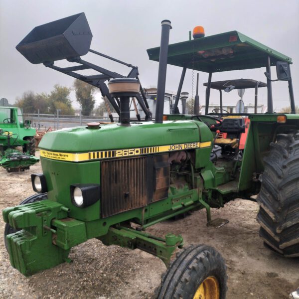 John Deere 2650 con pala